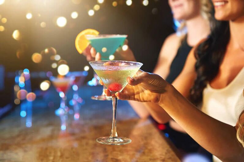 Kai kurie alkoholiniai gėrimai tinka vakarėliui, bet ne intymiems susitikimams. 